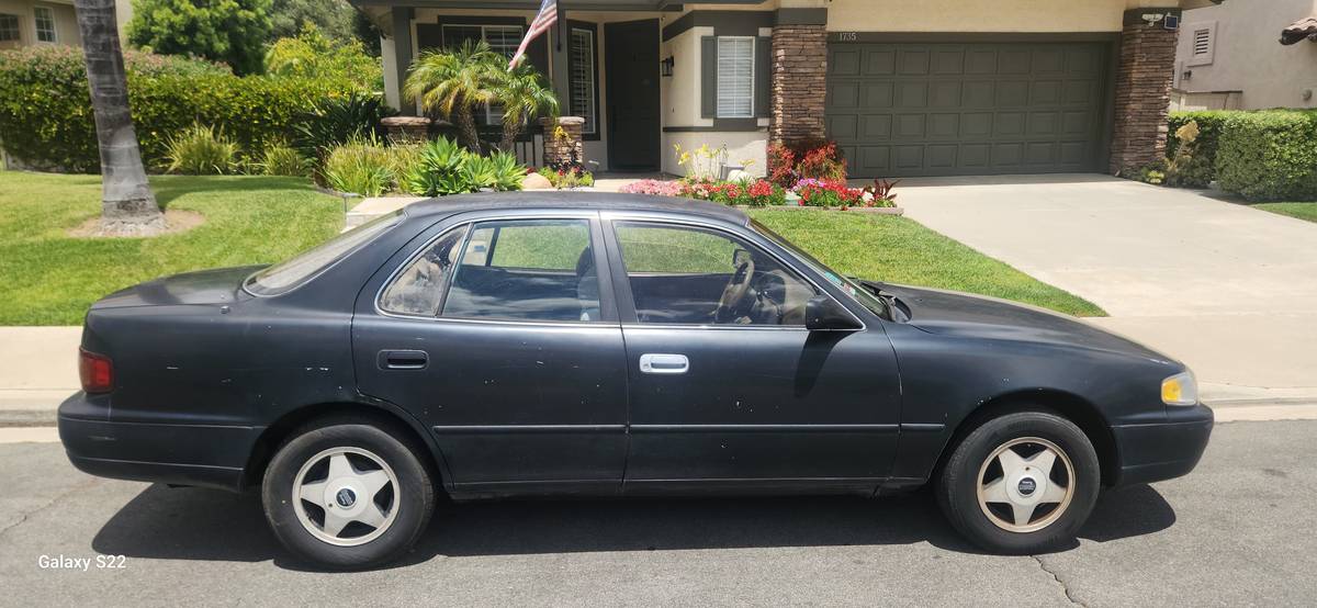 Toyota-Camry-le-1995-black