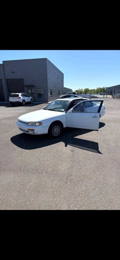 Toyota-Camry-le-1995-white