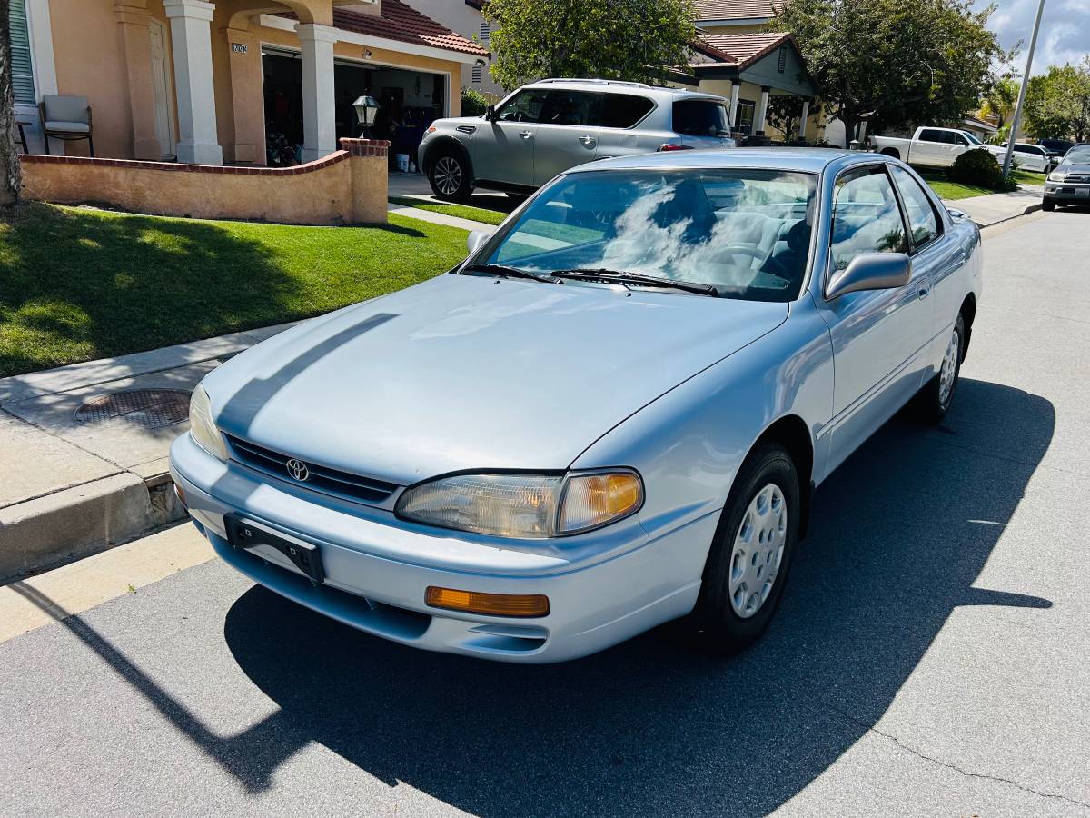 Toyota-Camry-le-1995
