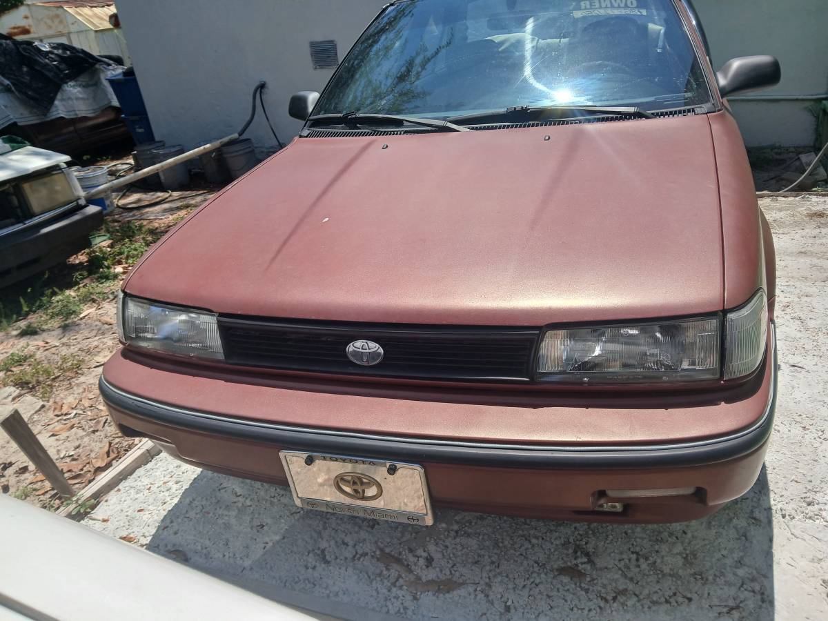 Toyota-Corolla-1991-brown