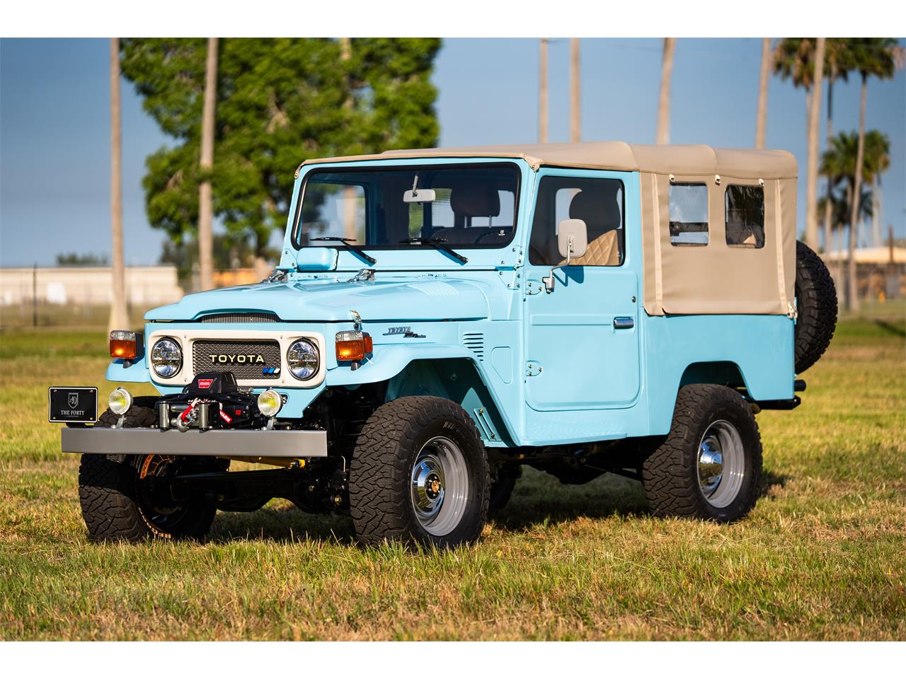 Toyota-Fj-cruiser-1980-Baby-Blue-Beige