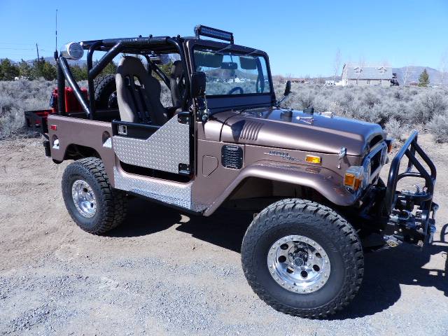 Toyota-Fj40-landcruiser-1970-brown