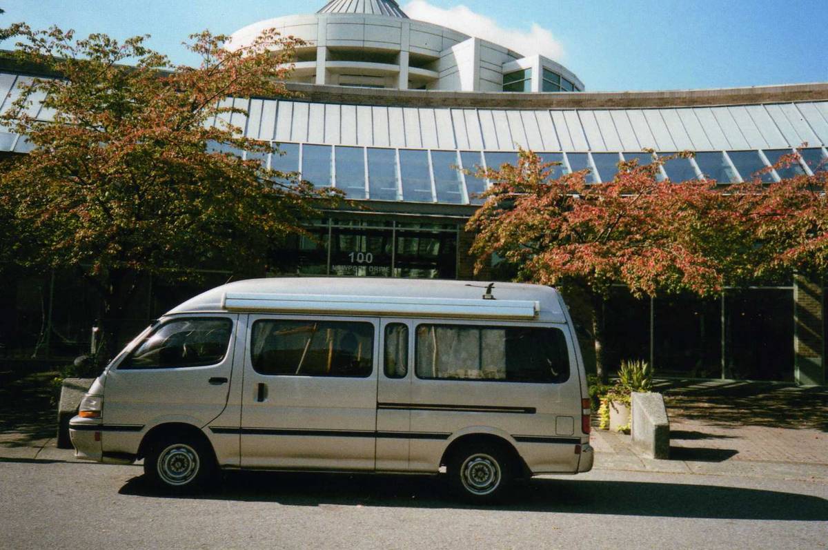 Toyota-Hiace-diesel-1993-grey