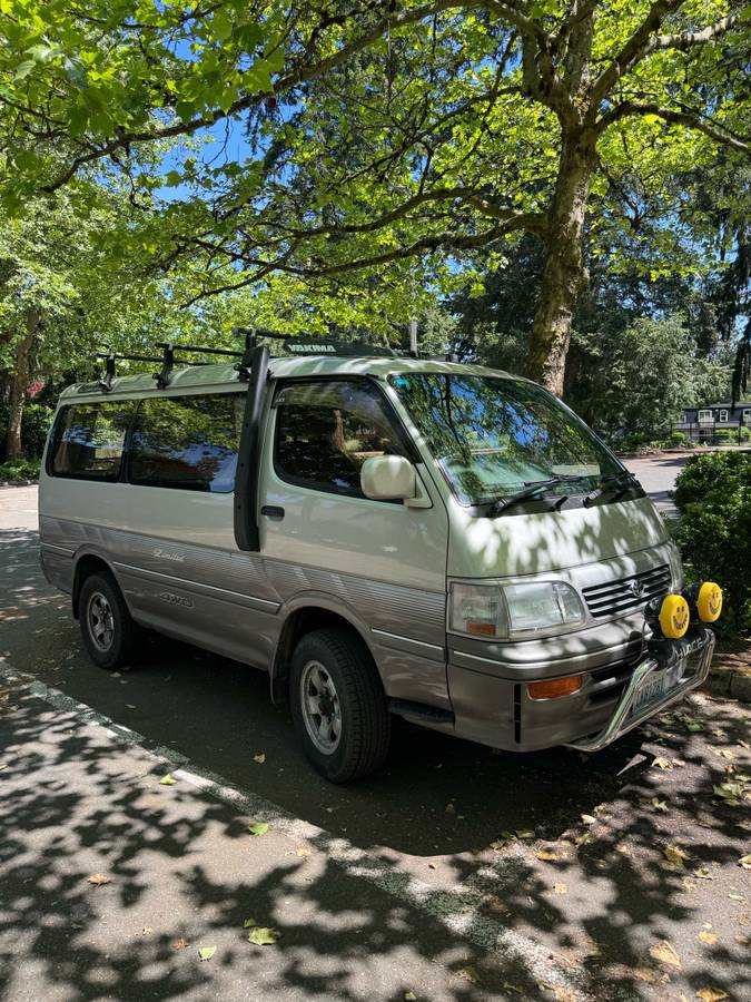 Toyota-Hiace-diesel-1996-brown