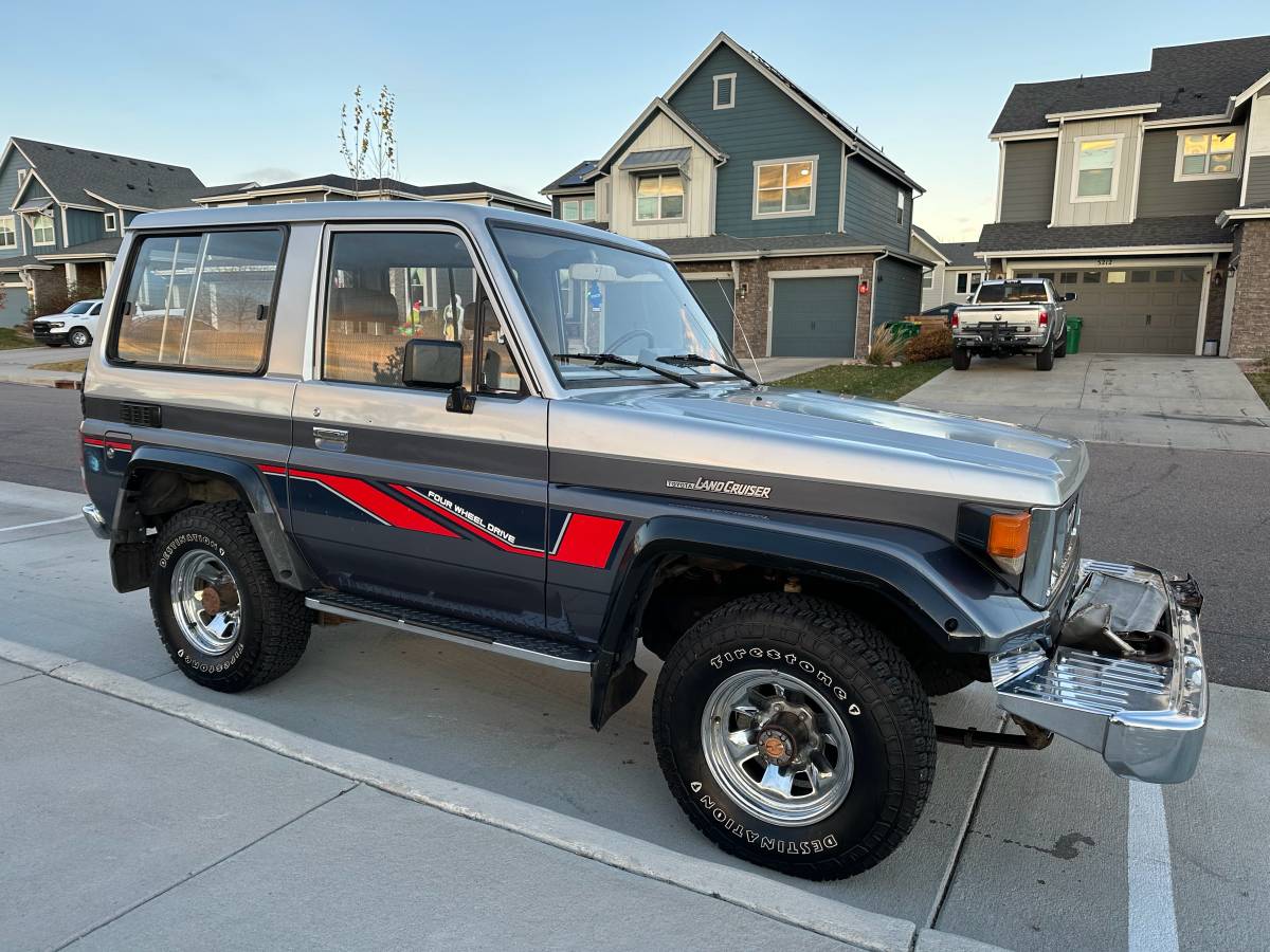 Toyota-Land-cruiser-1986-grey