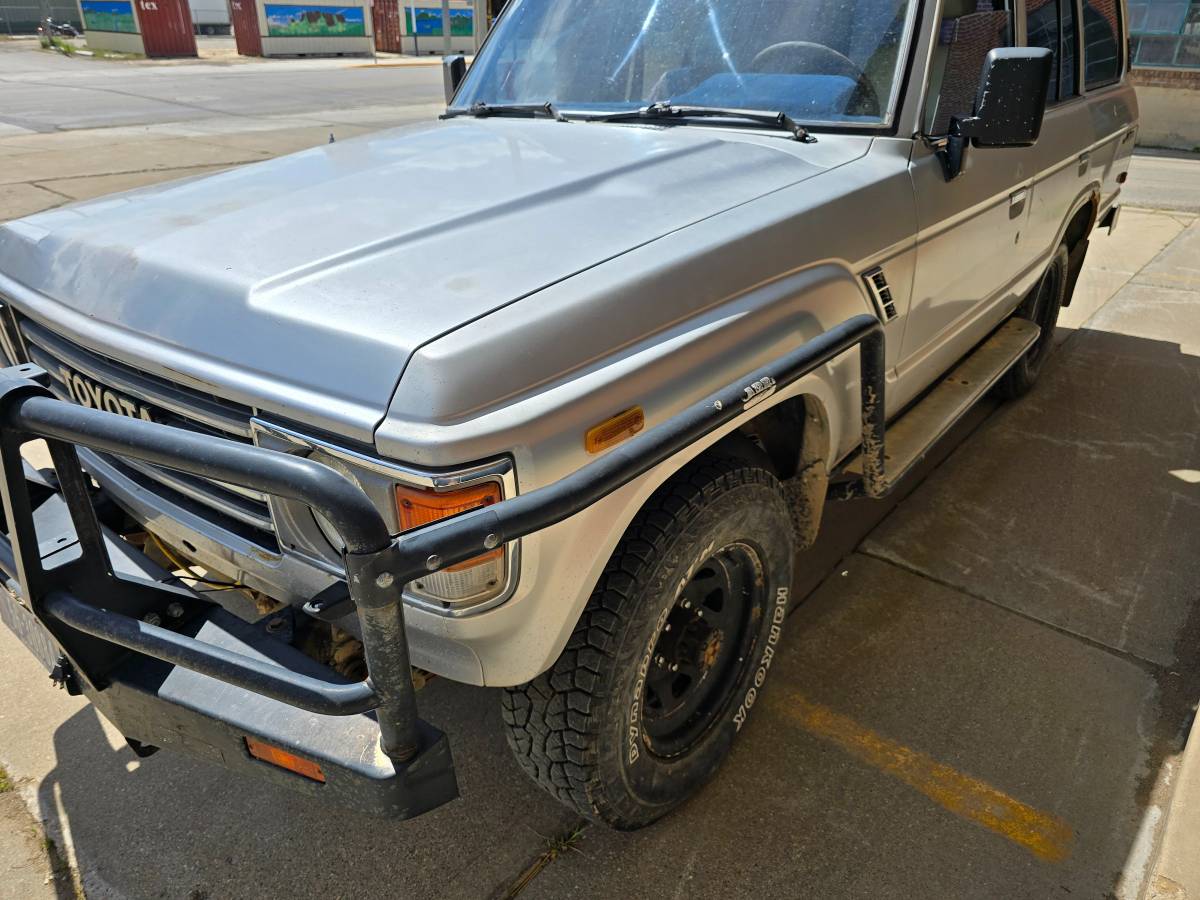 Toyota-Land-cruiser-1986-silver