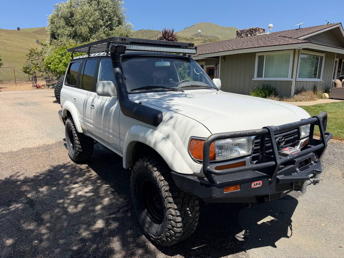 Toyota-Land-cruiser-1996-white