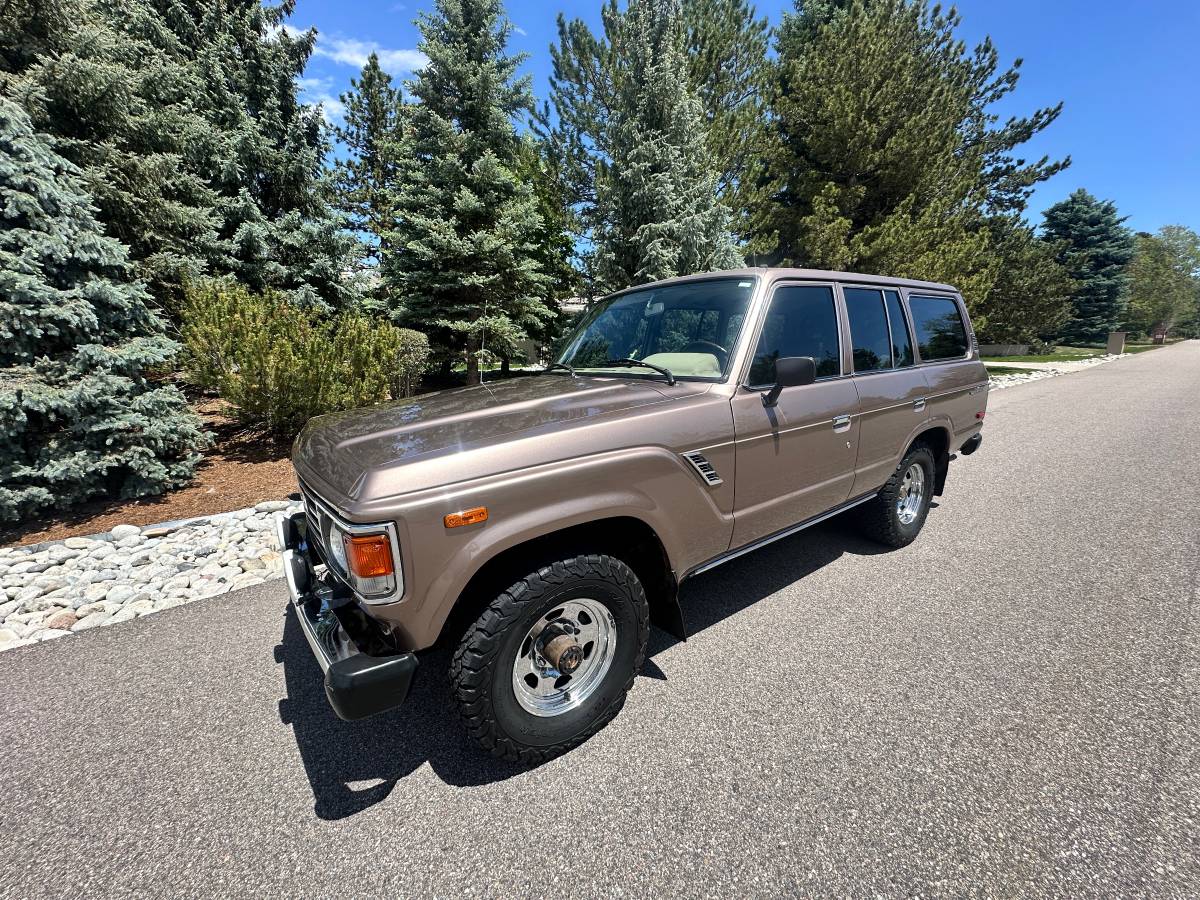 Toyota-Land-cruiser-4x4-1986-brown