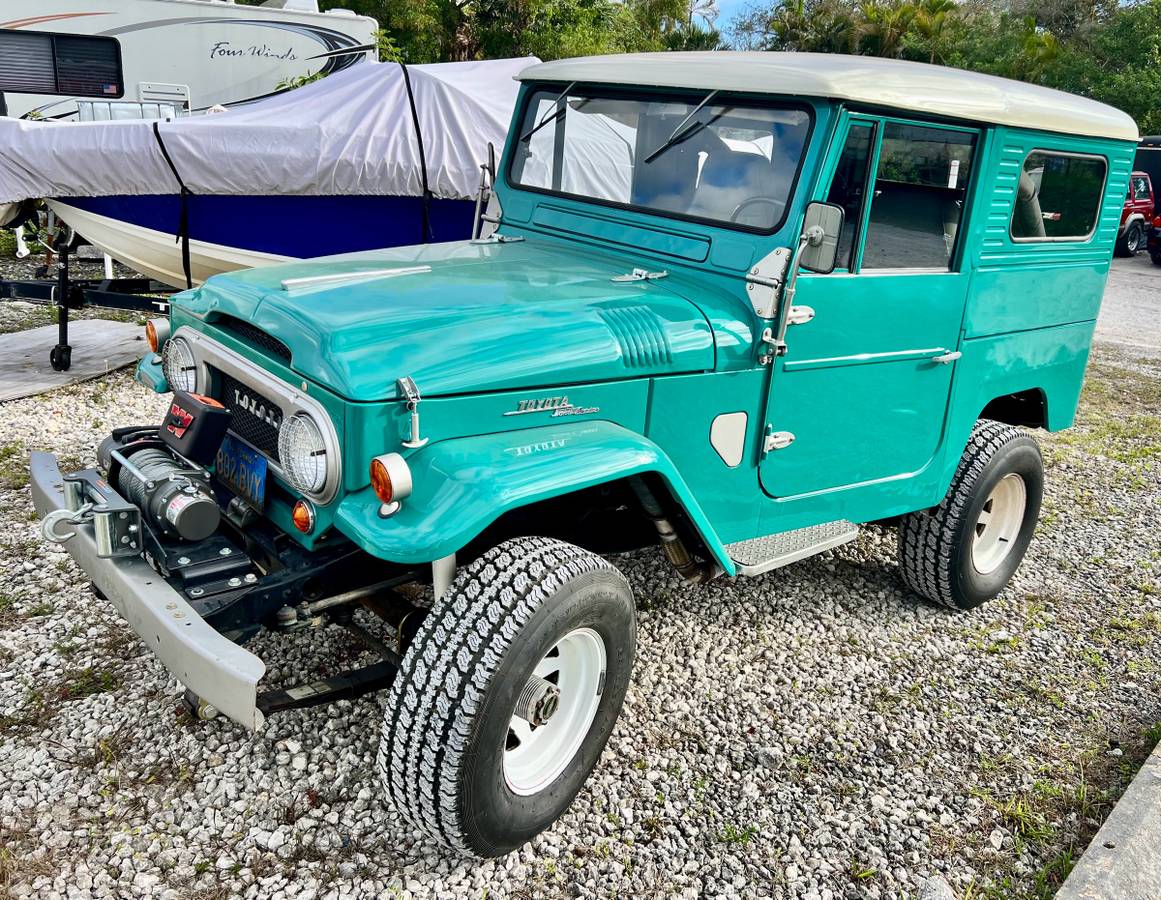 Toyota-Land-cruiser-fj40-1964-green