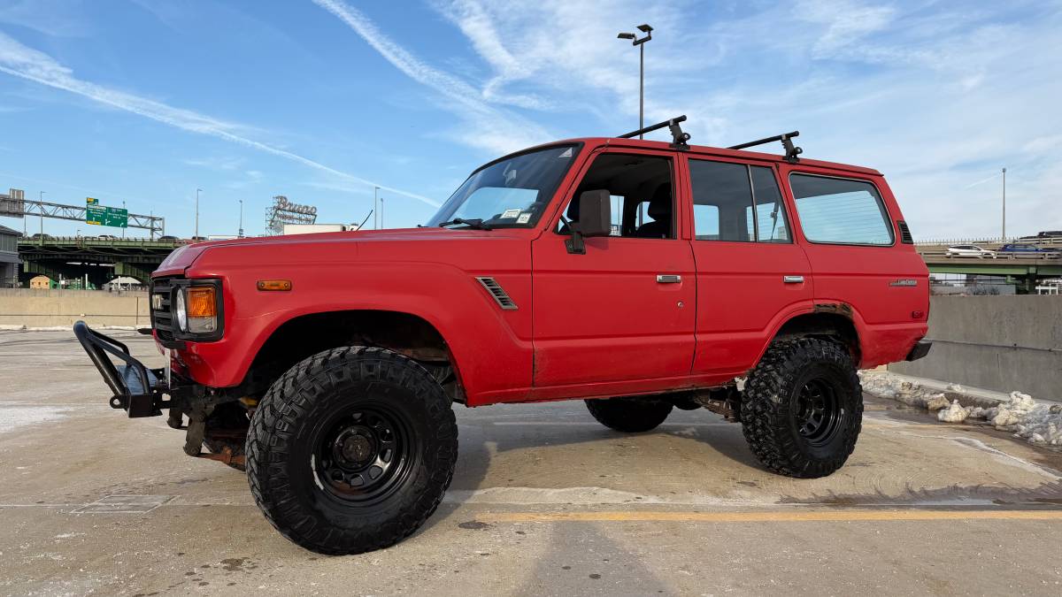 Toyota-Land-cruiser-fj60-1987-red