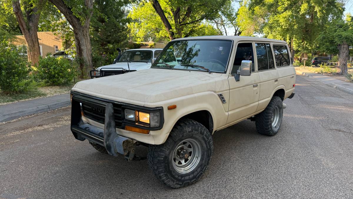 Toyota-Land-cruiser-fj62-1988-yellow