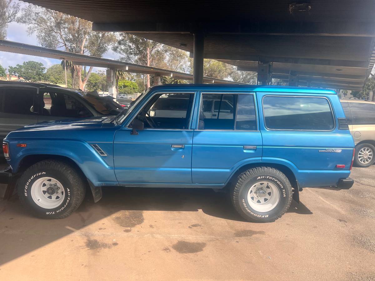 Toyota-Landcruiser-fj60-1983