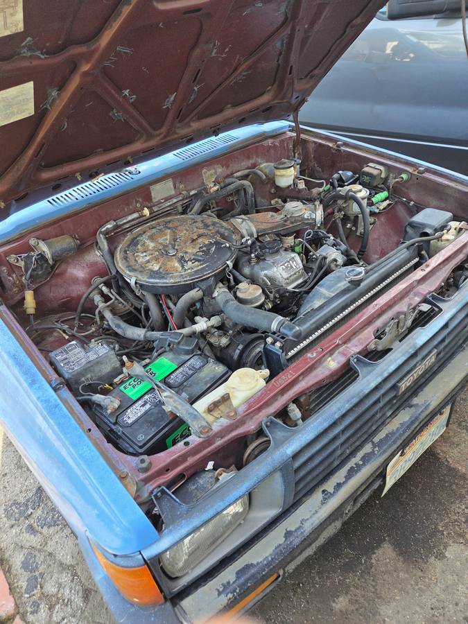 Toyota-Pickup-1984-blue