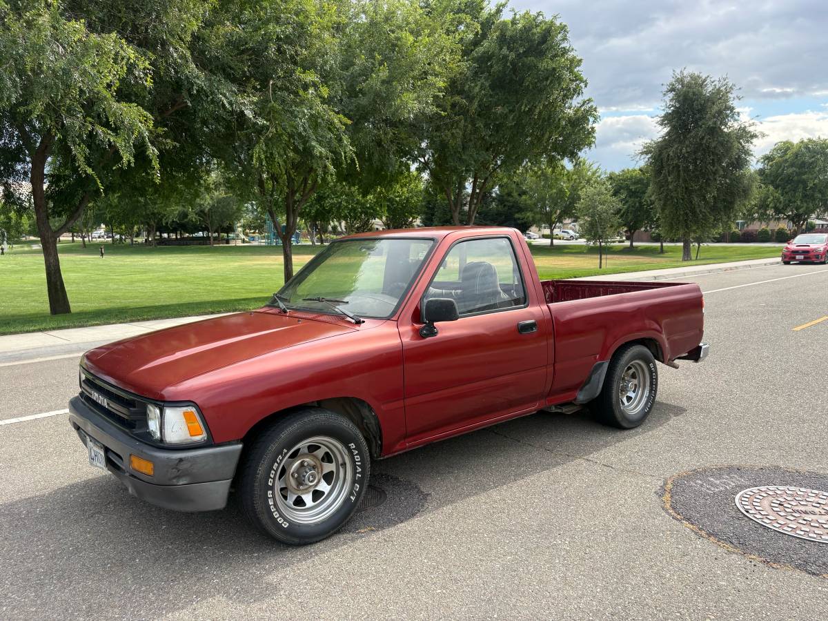 Toyota-Pickup-1992-red