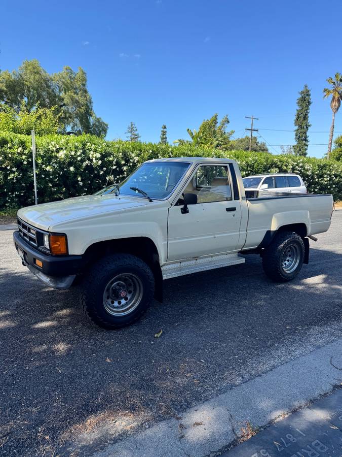 Toyota-Pickup-4x4-1985