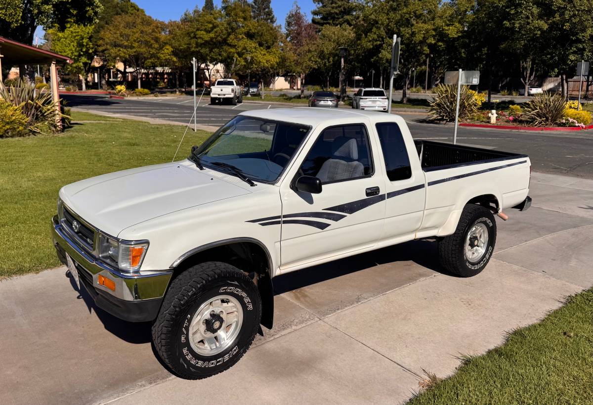 Toyota-Pickup-4x4-1992-white