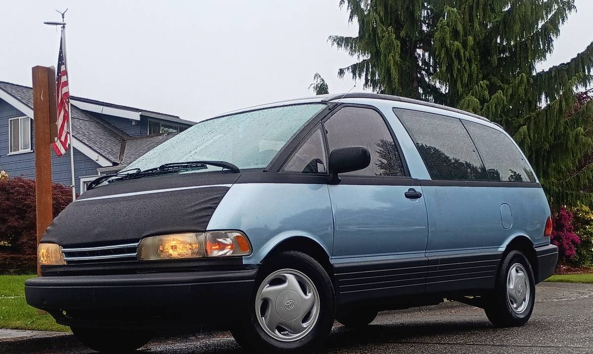 Toyota-Previa-1991-blue