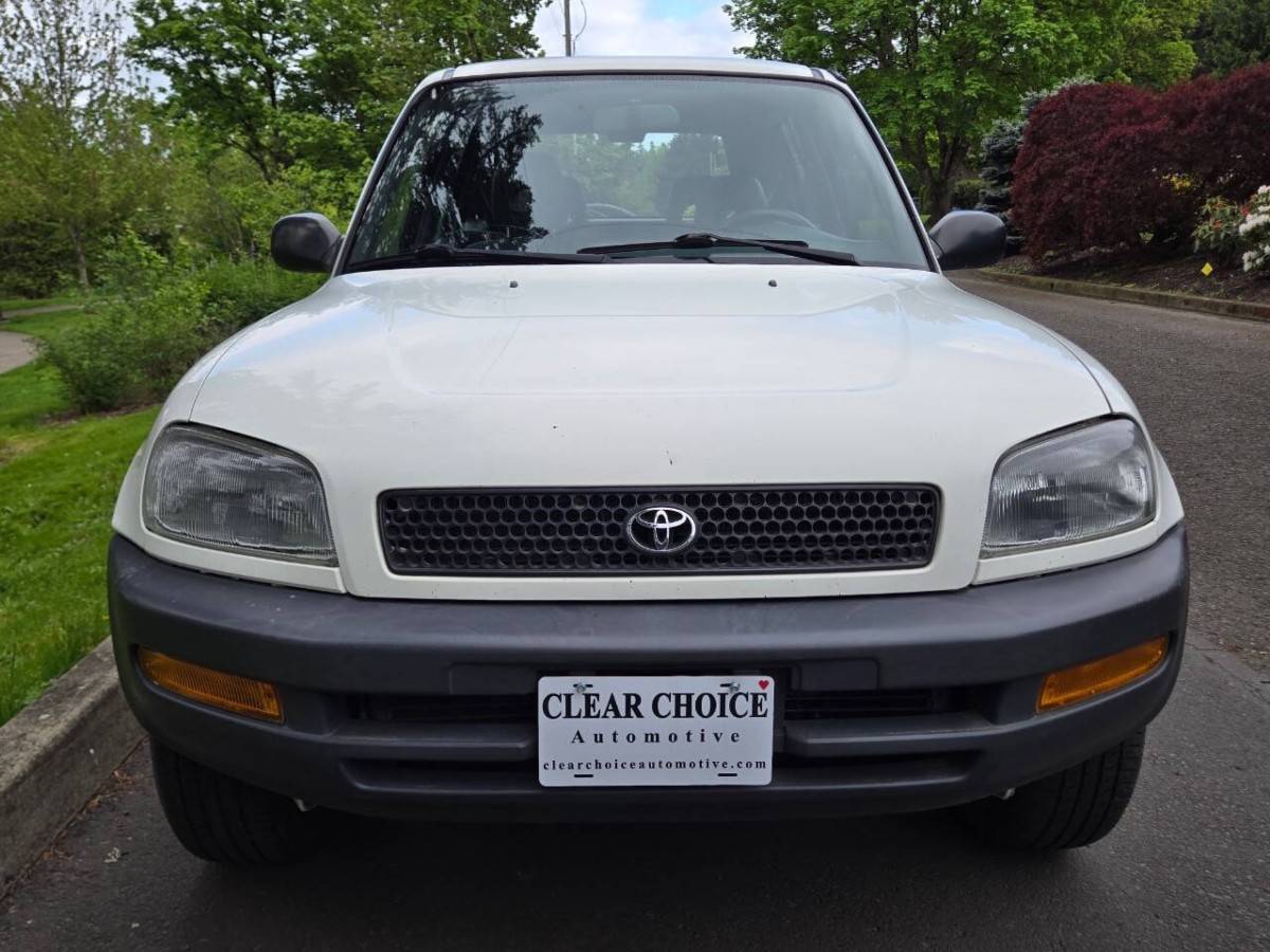 Toyota-Rav4-1996-white