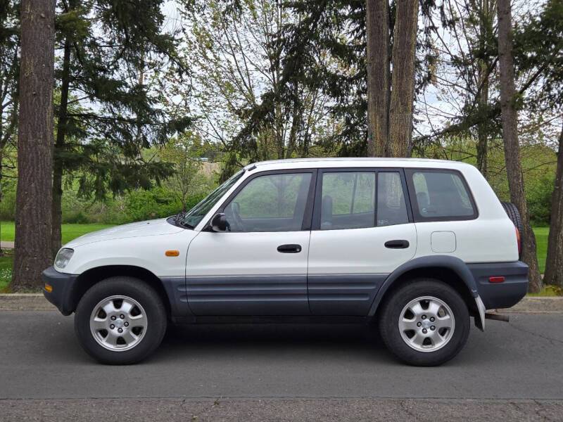 Toyota-Rav4-base-awd-4dr-suv-1996-white