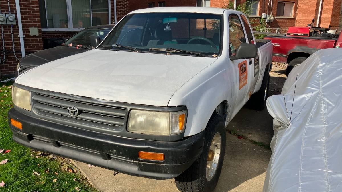 Toyota-T100-dx-1995-white