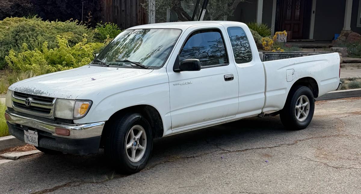 Toyota-Tacoma-1996