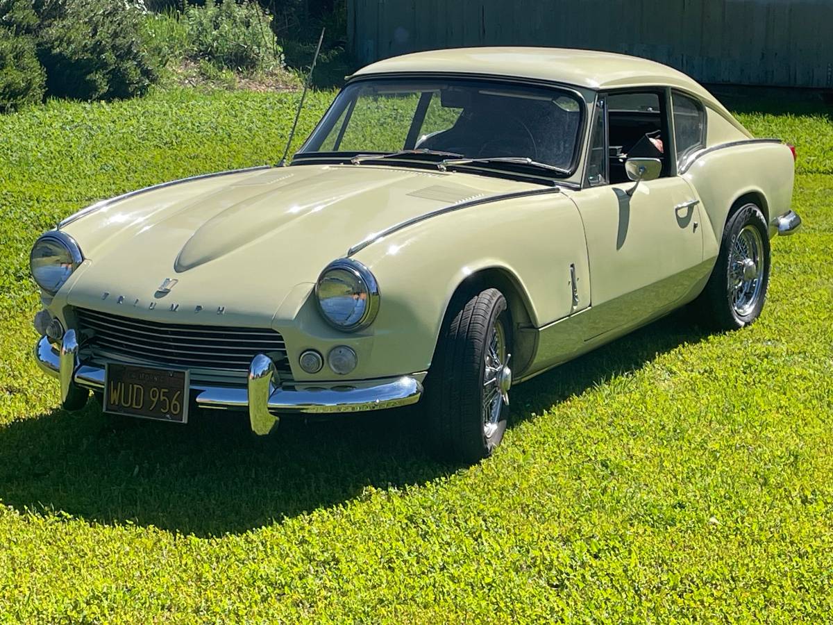 Triumph-1968-yellow