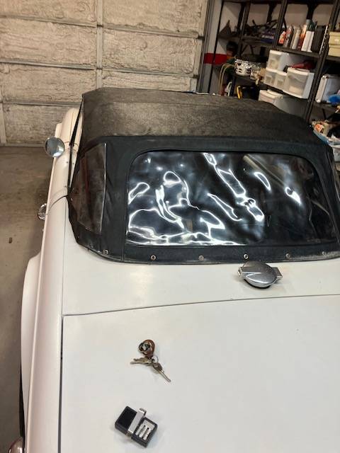 Triumph-Tr-6-1972-white