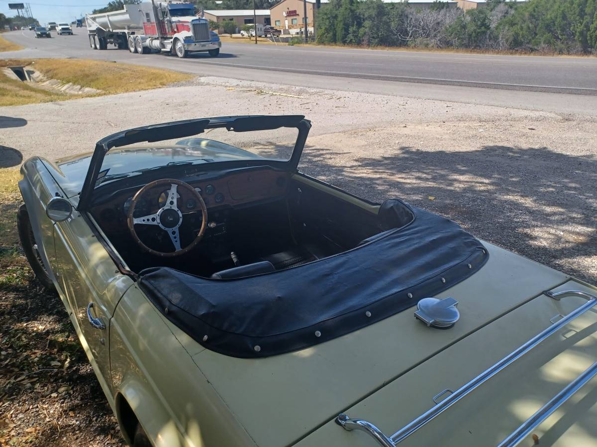 Triumph-Tr6-1971-yellow