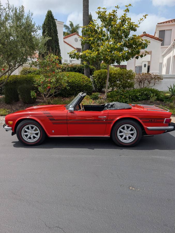 Triumph-Tr6-1974-red
