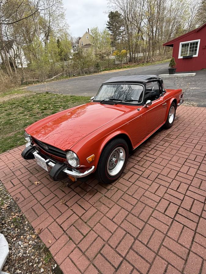 Triumph-Tr6-1976-red