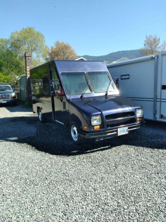 Utilimaster-motor-corporation-aeromate-conventiona-1993-blue