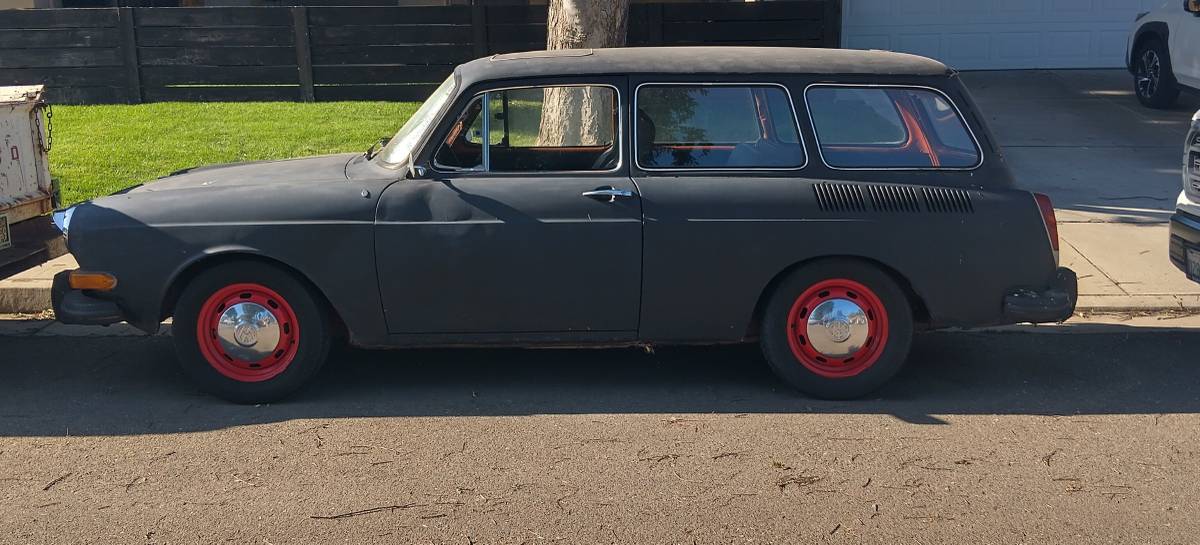Volkswagen-Squareback-1972-black