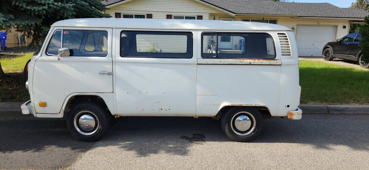 Volkswagen-Van-1973-white