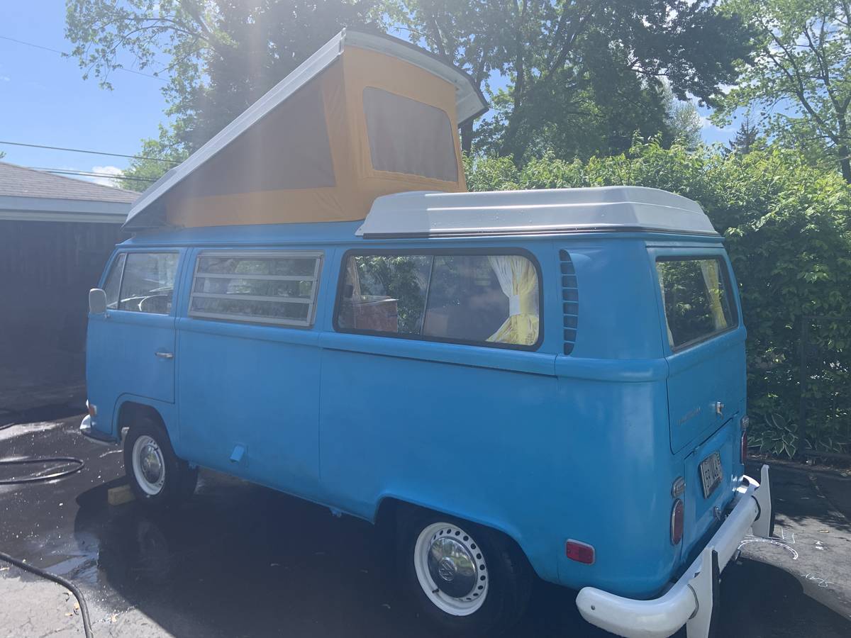 Volkwagen-bus-1971-blue