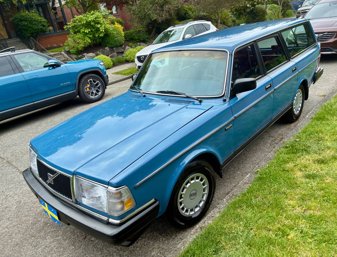 Volvo-240-1987-blue