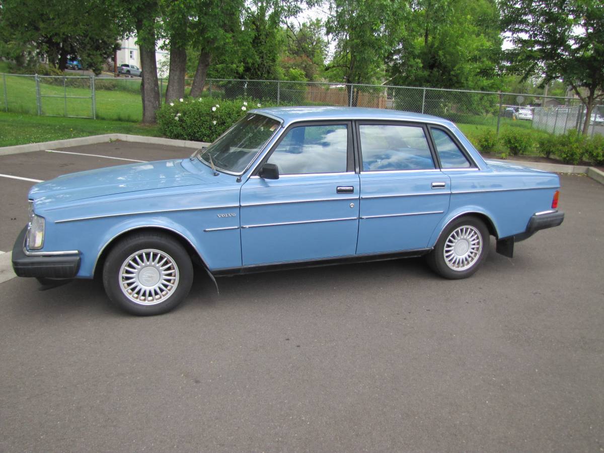 Volvo-240-dl-1983