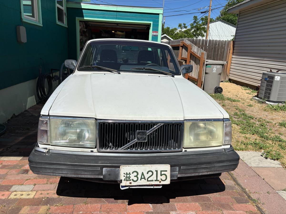 Volvo-244-1987-white