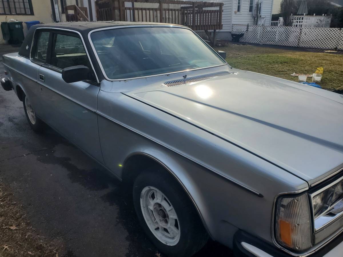 Volvo-262c-bertone-1978