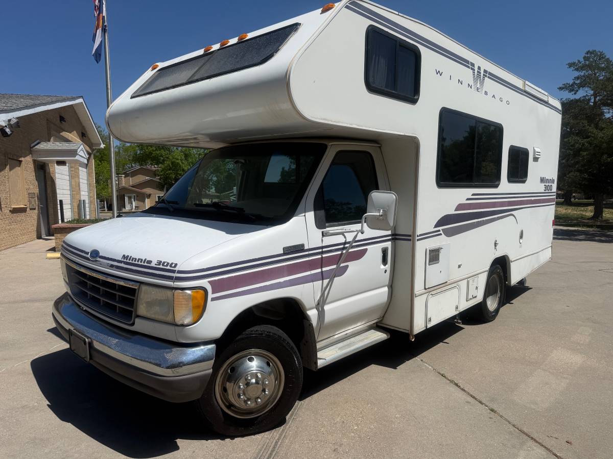 Winnebago-minnie-winnie-1995-white