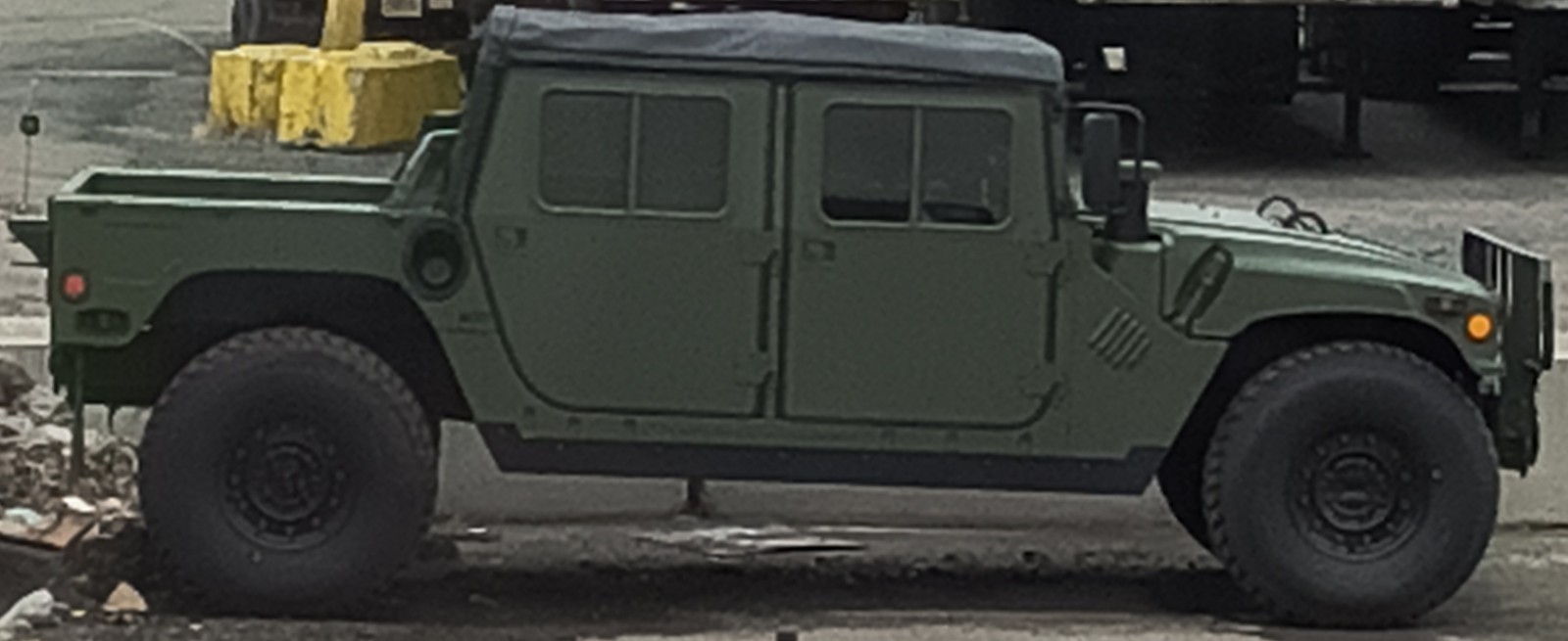 AM-General-HMMWV-Humvee-1990