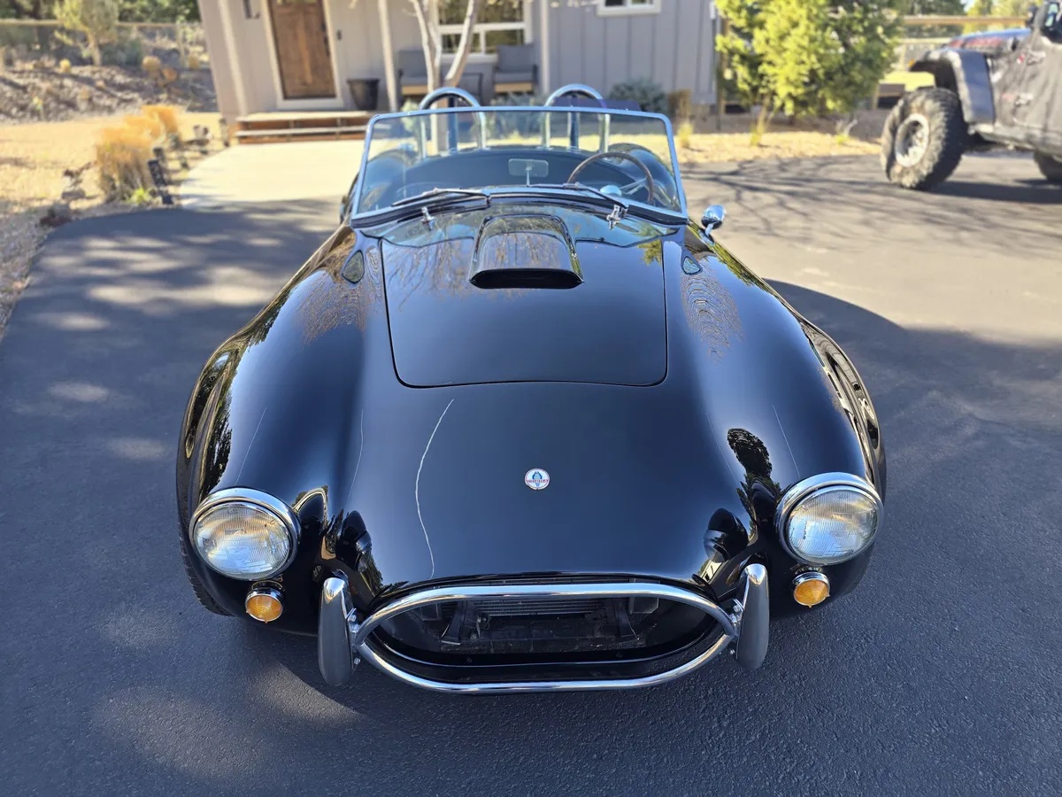 Ac-Cobra-1966-Black-Black