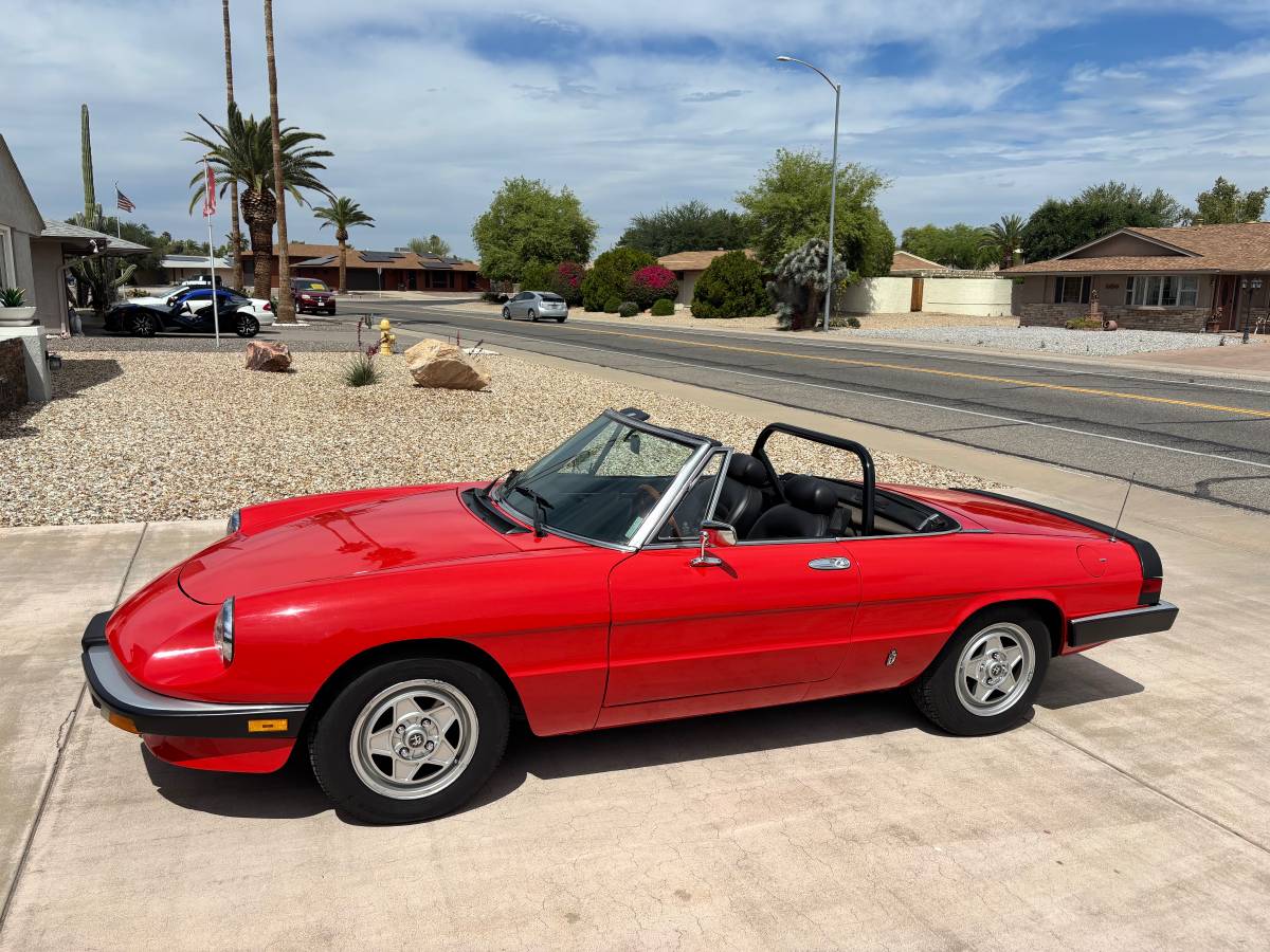 Alfa-romeo-Spider-veloce-1985-red