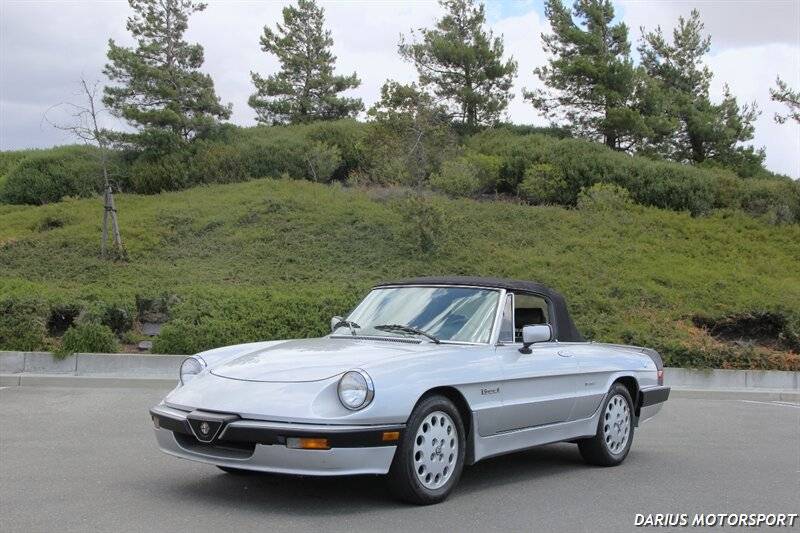 Alfa-romeo-Spider-veloce-quadrifoglio-pininfarina-designed-1986-silver