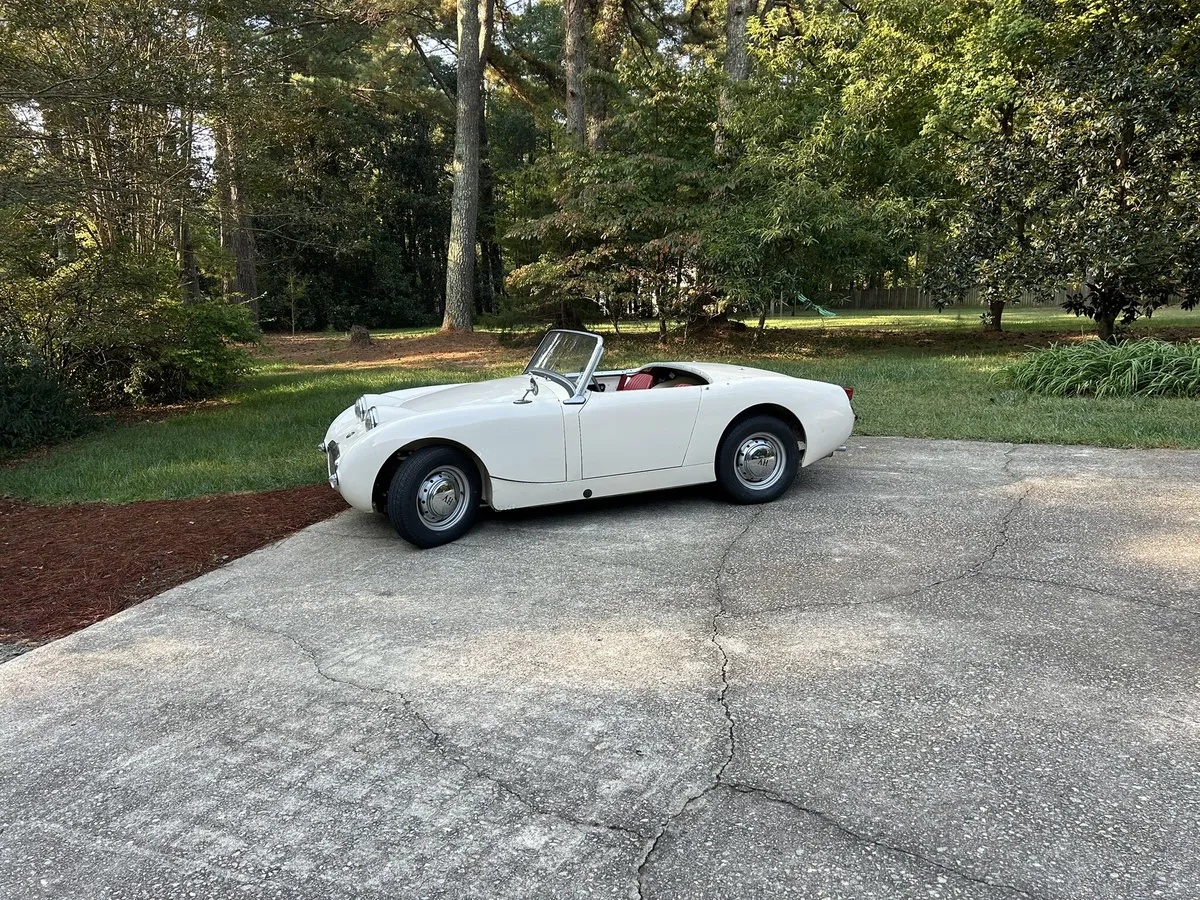 Austin-healey-Bugeye-1959-English-White-Red