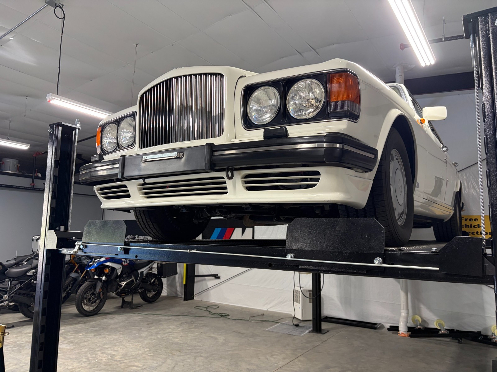 Bentley-Turbo-R-1989-Sedan