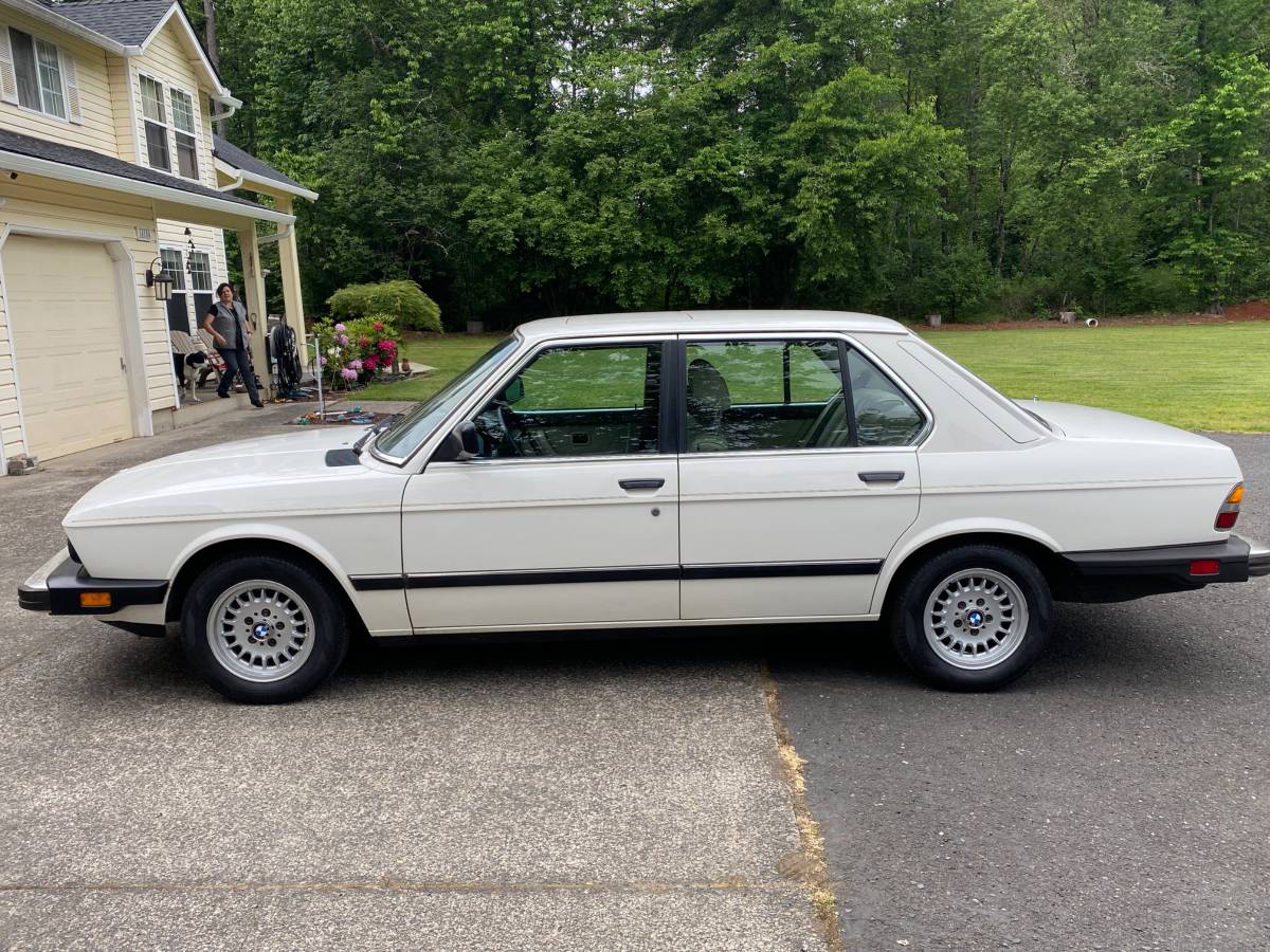 Bmw-528e-1984-white