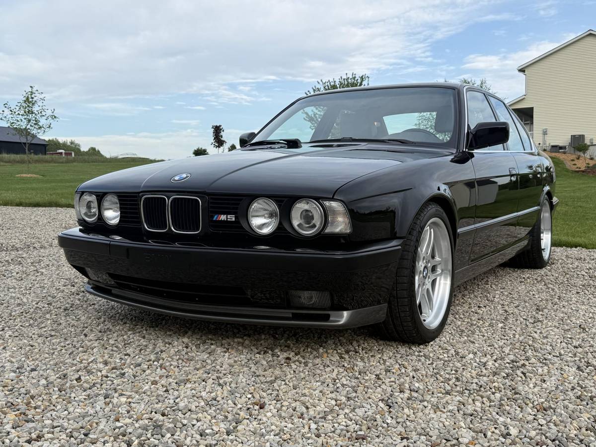 Bmw-M5-1991-black