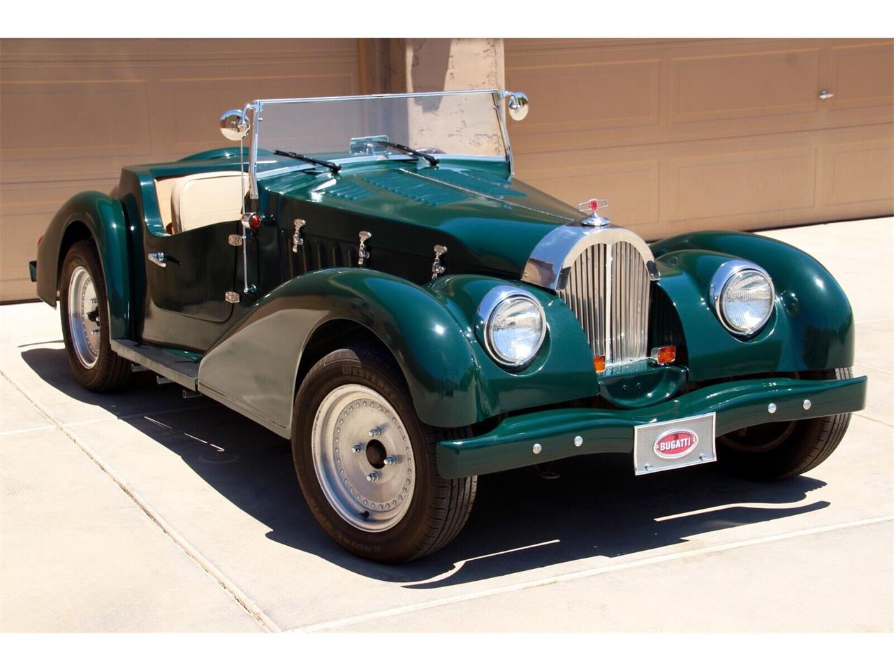 Bugatti-Type-57sc-1937-British-racing-green-Tan