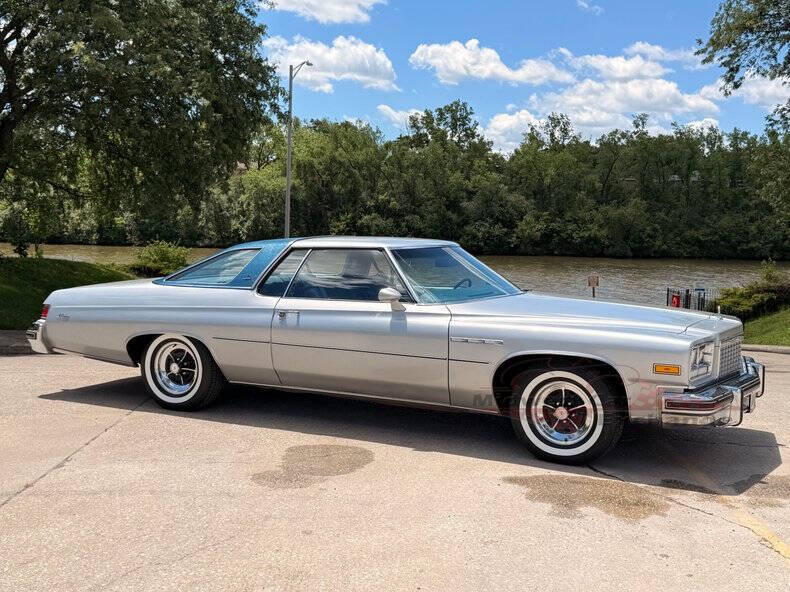 Buick-Lesabre-1976-Pewter-Silver-Blue