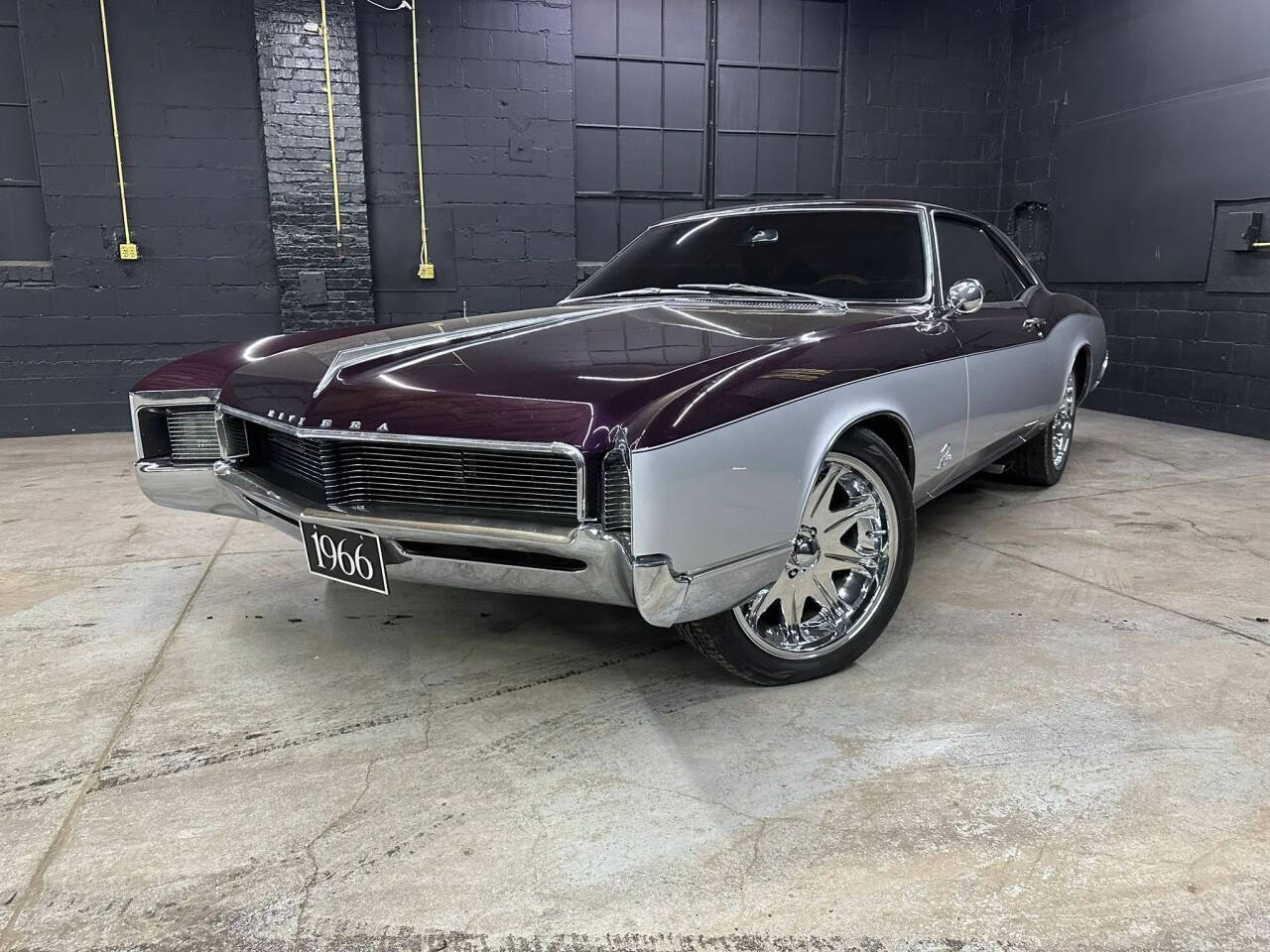 Buick-Riviera-1966-Silver-Purple